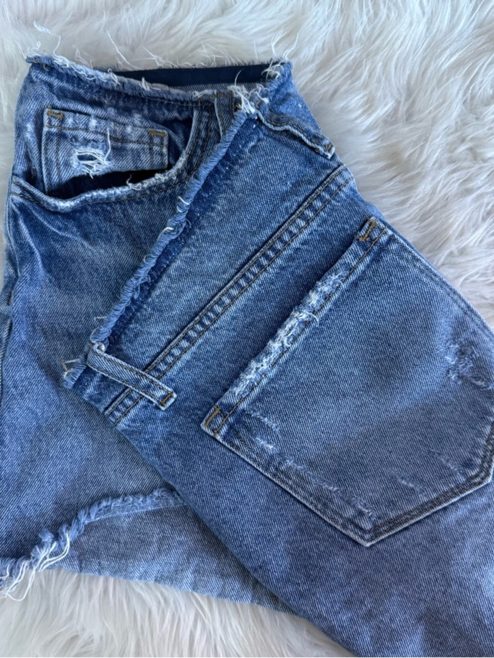 Vervet Blue High Rise Distressed Denim Shorts Medium Wash 7/9 - Picture 5 of 6